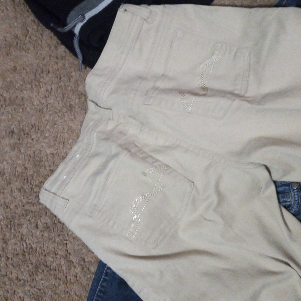 Tan pants - Picture 2 of 3